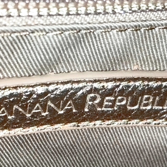 Banana Republic Gold Leather Tote, Metallic 18"+ Handbag, Like New - Picture 6 of 12